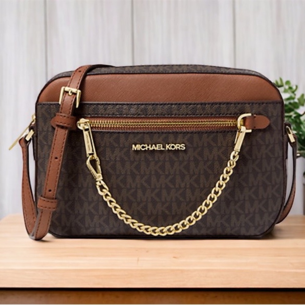 Jet Set Large Logo Crossbody Bag